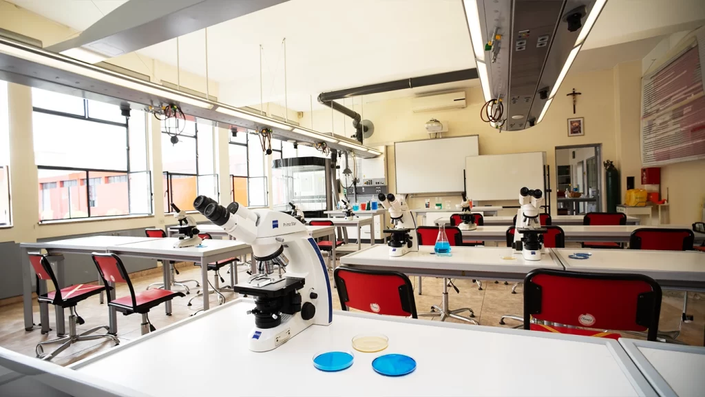 Laboratorio de química del Colegio Beata Imelda