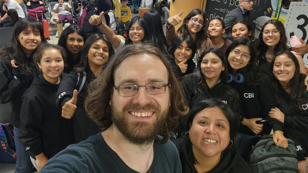 Aventura Alemana: Profesores Sacha y Natali junto a Estudiantes en su Llegada a Alemania